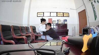 The boss and the female secretary had sex in the office