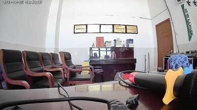 The boss and the female secretary had sex in the office