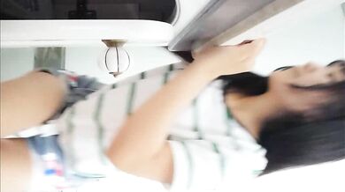 Em gái cực kỳ dễ thương và mềm mại cởi đồ trong phòng tắm và khoe ngực cho bạn trai xem trong video