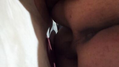 Thân hình thon thả và bộ ngực rất lớn