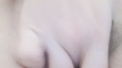 巨乳の豚鼻のふしだらな女がオナニー 3