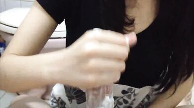 YYS浴室幫男友打手槍