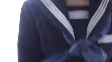 おしっこをする女の子