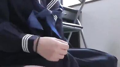 おしっこをする女の子