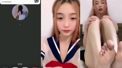 Cô gái ngực lớn thủ dâm trong bộ đồ thủy thủ QQ