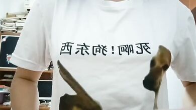 Cô gái núm vú xoa ngực, xòe ngực và chụp cận cảnh