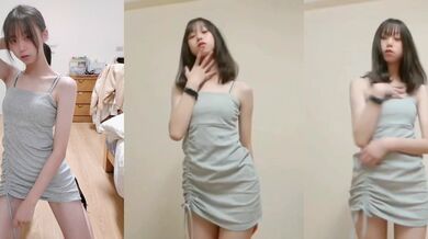 Selfie gợi cảm của cô gái lạnh lùng với bộ ngực nhỏ