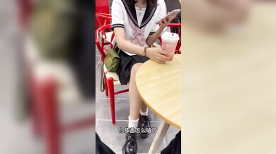 Nữ sinh trung học hẹn hò với bạn trai vào cuối tuần