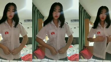 Nữ sinh lộ ngực khủng