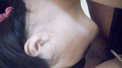 女秘書吃的津津有味