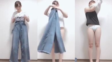 日本の十代の少女のストリップ2