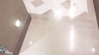 セクシーな赤い巨乳の女の子