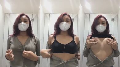 Phụ nữ nước ngoài chụp ảnh tự sướng trong phòng thay đồ