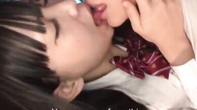 Học sinh trung học Nhật Bản thủ dâm lẫn nhau