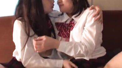 Học sinh trung học Nhật Bản thủ dâm lẫn nhau