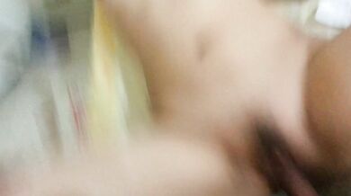 Anh trai và em gái đã quan hệ tình dục tại nhà và không muốn để lộ mặt. Họ suýt bị gia đình phát hiện và đã ngăn chặn ngay lập tức.