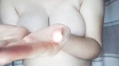 潤いたっぷりの巨乳をミルクで遊ぼう