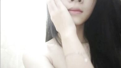 2k6 cute little sister shows selfie and personal message