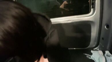 かわいい日本の女の子が车の中で犯罪される