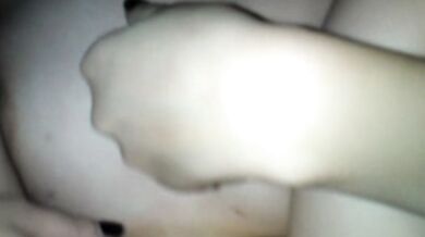 小さなセックス奴隷は彼氏にアナルファックされた