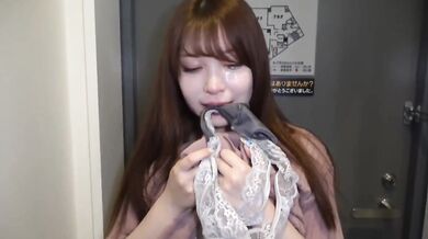 日本妹妹被要求咬内褲