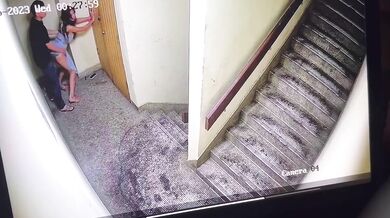 新加坡樓梯口小情侶幹起來