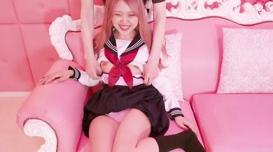 女の子がおそわれる