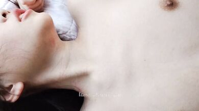 The beastly uncle picked up his niece who was in the first year of high school and went home on the weekend. He turned around and booked a room at a hotel and had sex with her before going home.