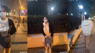 Late at night in Shanghai, the street is exposed outdoors. The little sister has big eyes and is very elegant. She takes off her clothes and exposes her white tiger in the convenience store.