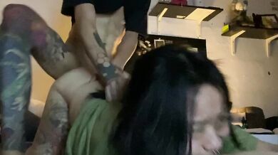 新加坡妹妹自拍被紋身男友後入