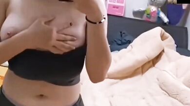 短髮學生脫衣揉奶