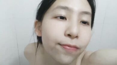 反差氣質貧乳妹子自拍