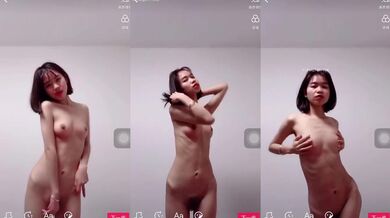 短發騷妹子全裸性感自拍