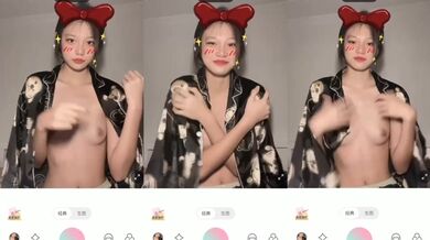 貧乳可愛妹子抓奶自拍