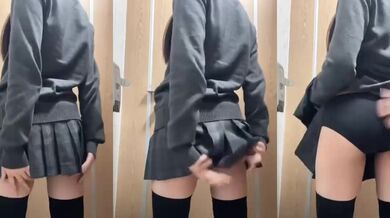 黑襪JK廁所發騷自拍