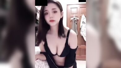 私の友達は私の友達より優れています。