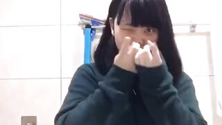 Zhang Pangmei flirts and masturbates