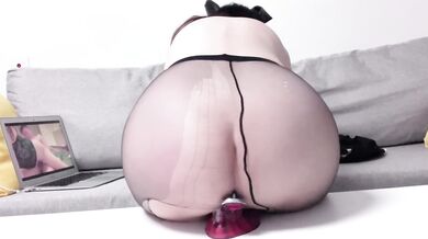 大きなお尻の黒いシルク