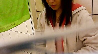 新民高中妹妹洗澡自拍