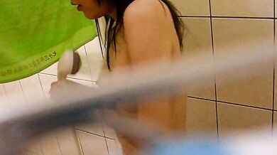 新民高中妹妹洗澡自拍
