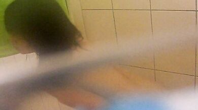 新民高中妹妹洗澡自拍