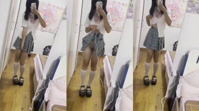 白絲JK對鏡露奶掰逼