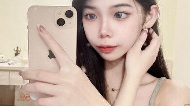 刺青妹摳屄自拍給男友看被公開