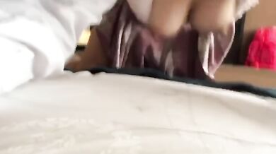 巨乳JKの自撮りが後ろから犯される