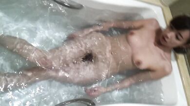 Zhang Bibi bathing sex