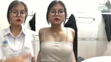 眼鏡學生妹洗澡自拍