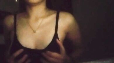 1歳の妹が胸を揉む動画