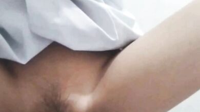 ベトナムの女子高生が歯ブラシで自慰行為をする