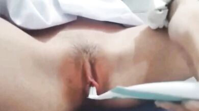 ベトナムの女子高生が歯ブラシで自慰行為をする