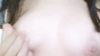 巨乳兔牙騷妹子自慰2